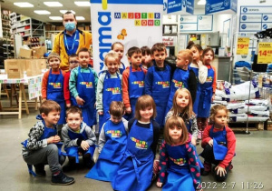 Zdjęcie grupowe dzieci z grupy Sówek