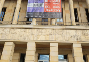 Dzieci z grupy Liski przed Teatrem Wielkim