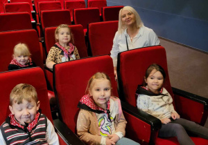 Dzieci w teatrze