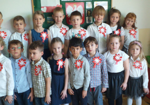 Zdjęcie grupowe dzieci z grupy Jabłuszka