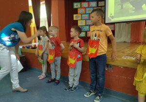 Dzieci prezentują swoje dzieła