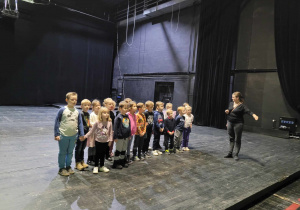 Dzieci z grupy Liski na scenie
