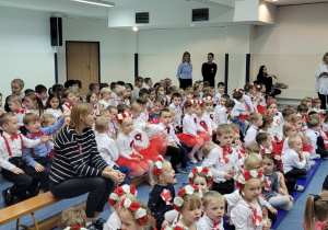 Dzieci w oczekiwaniu na występy