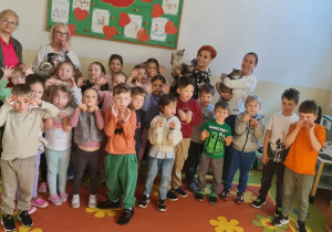 Zdjęcie grupowe Jabłuszek z wolontariuszkami