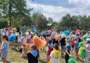 Dzieci na dyskotece w plenerze