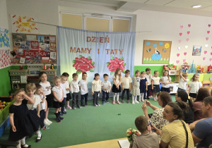 Tygryski występują przed rodzicami